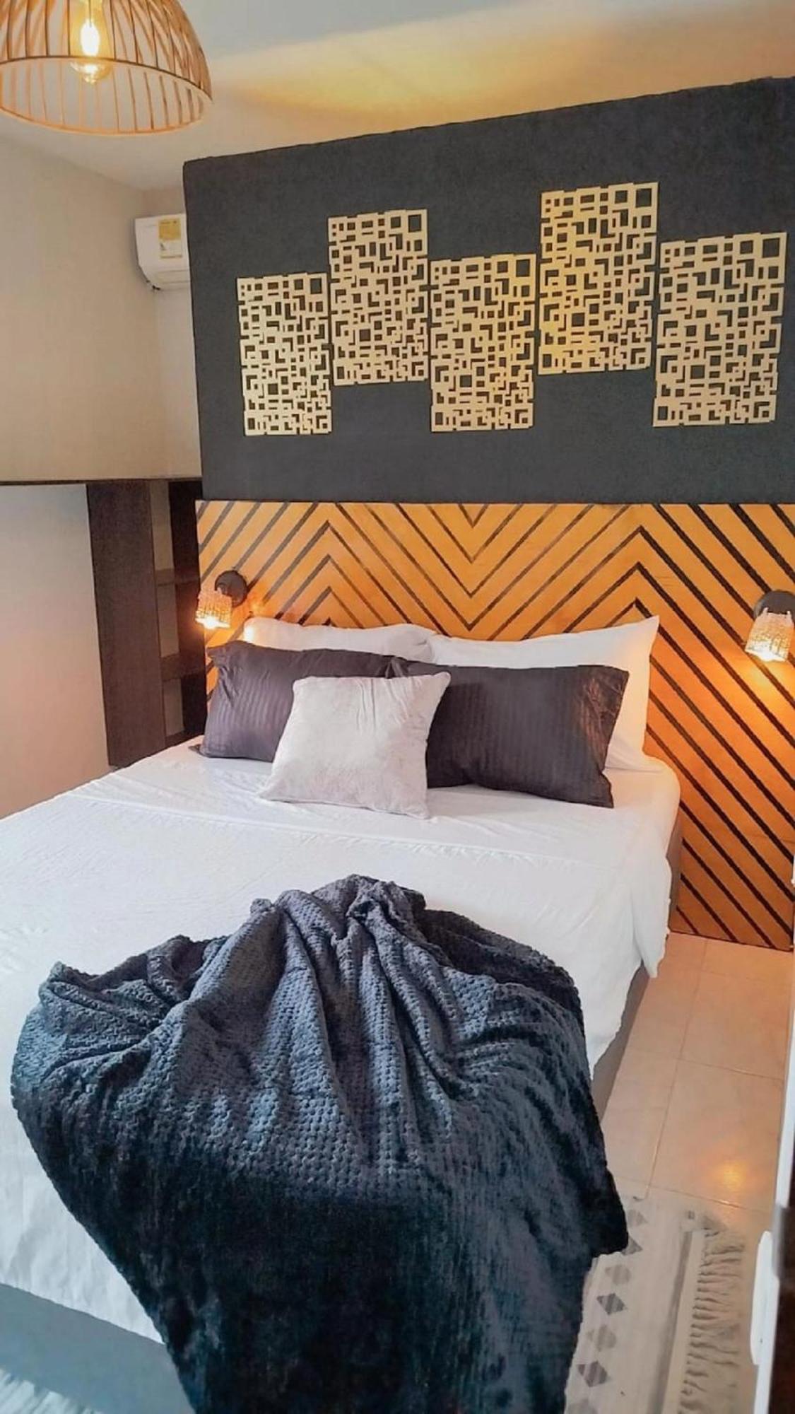 Hb4 Double With Private Bathroom And Balcony Pensión