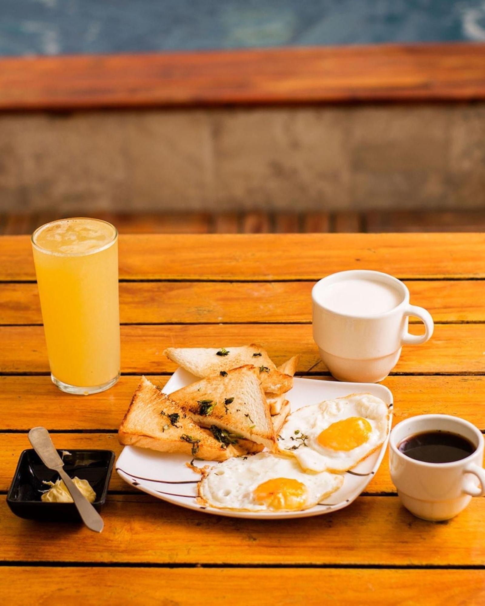 Pensión Hb4 Double With Private Bathroom And Balcony *